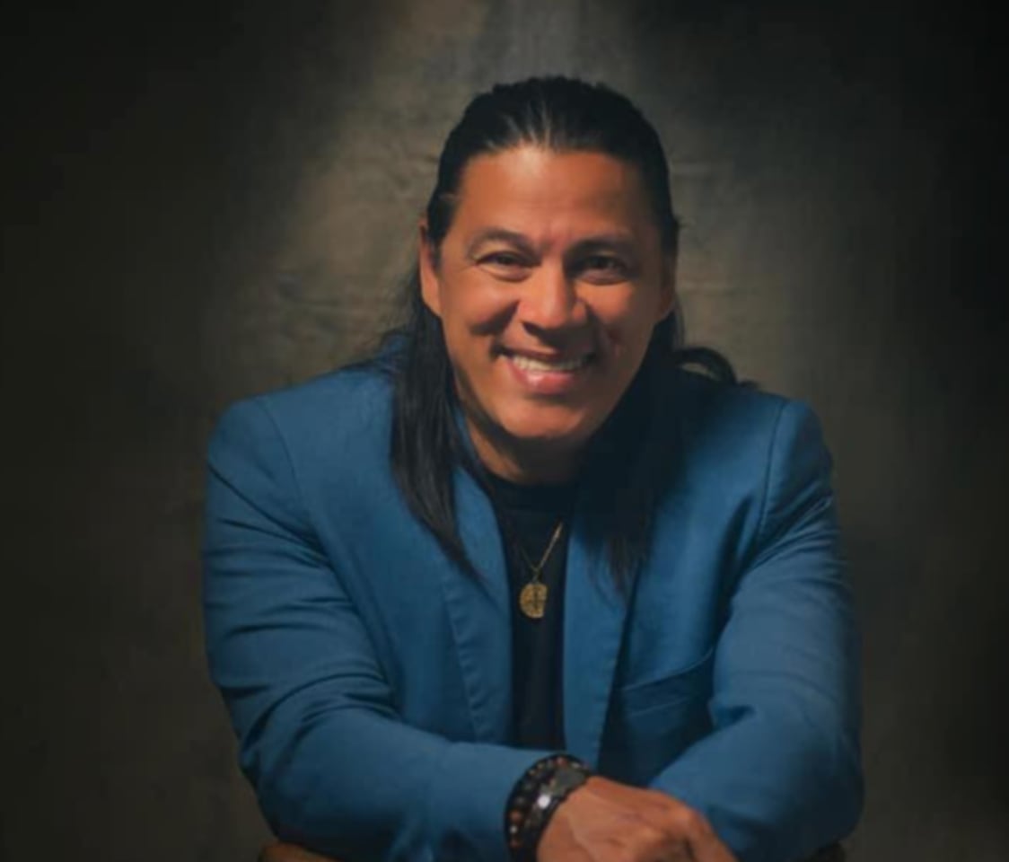 Artistas se unirán en concierto para apoyar a Erick León tras el robo de sus instrumentos.