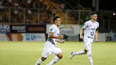 Luis Marín comenzó la limpia en Sporting y les dijo adiós a dos exjugadores de Alajuelense