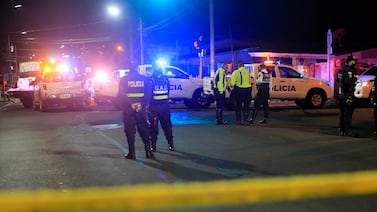 Asaltantes disparan contra cliente que evitó robo en minisúper