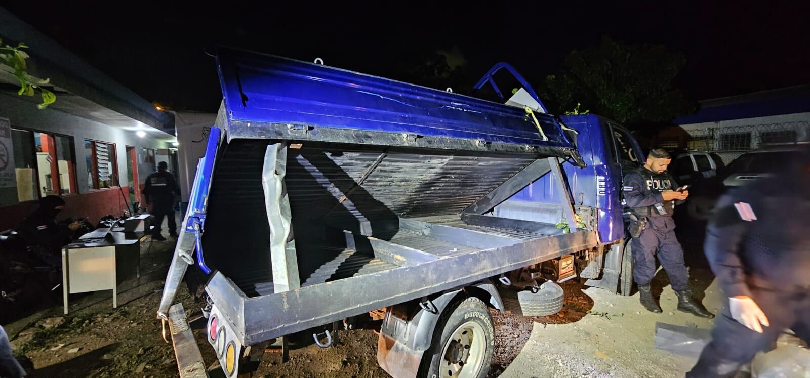 Camión llevaba 100 kilos de droga ocultos en un doble forro