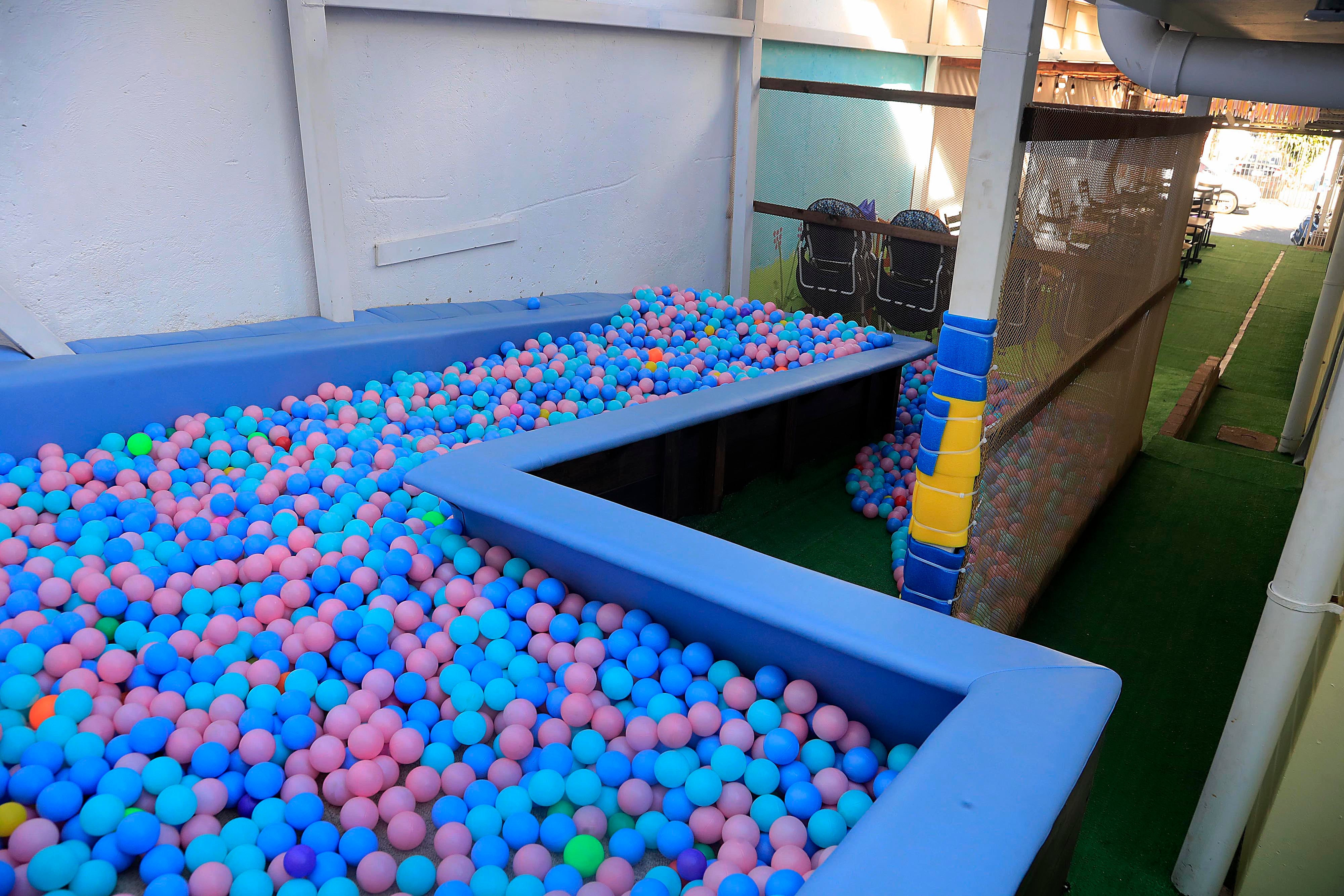 05/02/2024     San Pedro De Montes de Oca. Heeler House Café, el espacio perfecto para disfrutar de una deliciosa comida mientras los pequeños juegan y se divierten. Aquí se puede disfrutar desde croissants arreglados hasta crepas, saladas y dulces o libres de gluten, además de las deliciosas bebidas calientes como capuchinos con sabor, o frías como los frappuccinos Winnie.