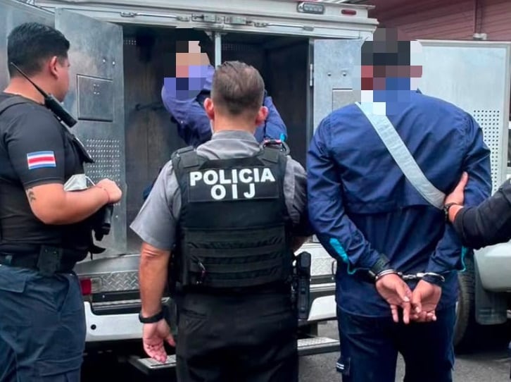 A los sospechosos se les encontró dinero que, en apariencia, obtuvieron de las víctimas. Foto OIJ.