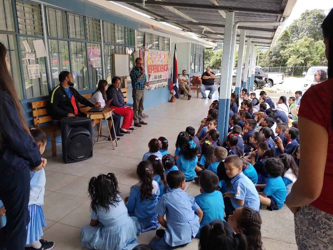 Los 88 niños de la escuela San Rafael de Santa María de Dota fueron los que inventaron la idea de que el café fuese símbolo nacional