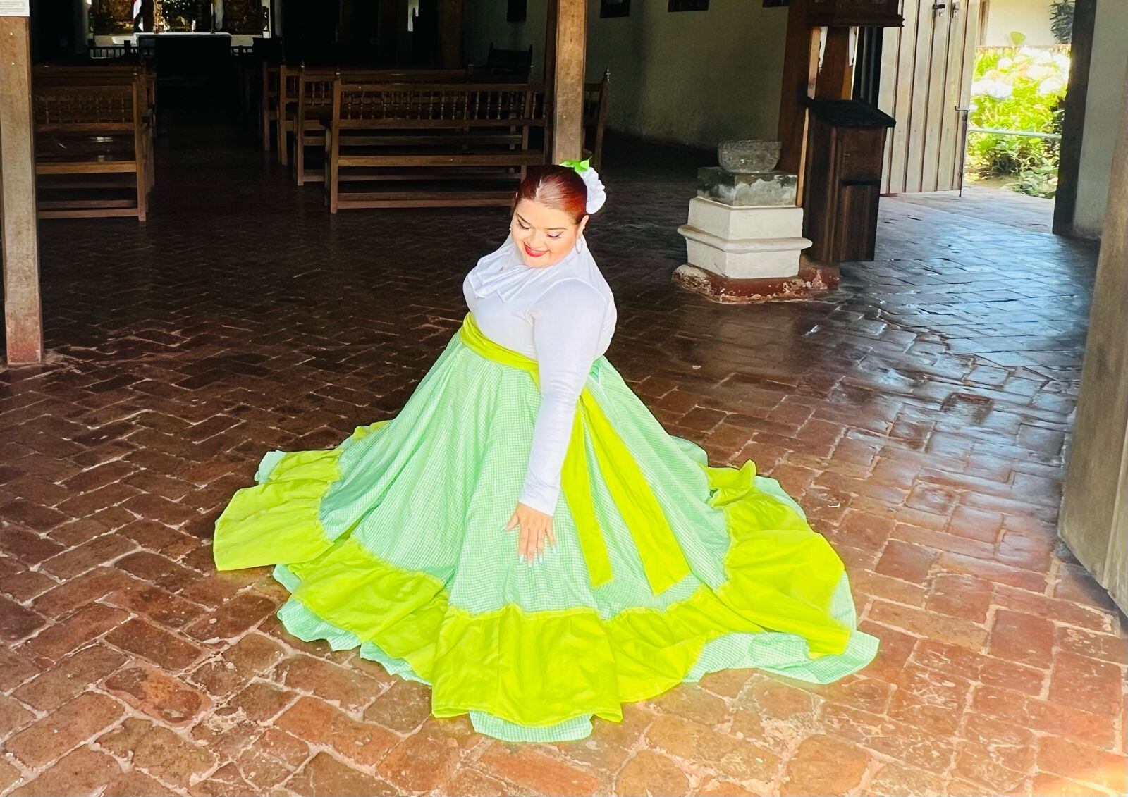 Melissa Uba rompe con los estereotipos y es la líder y coreógrafa de su propio grupo de baile folclórico. Cortesía.