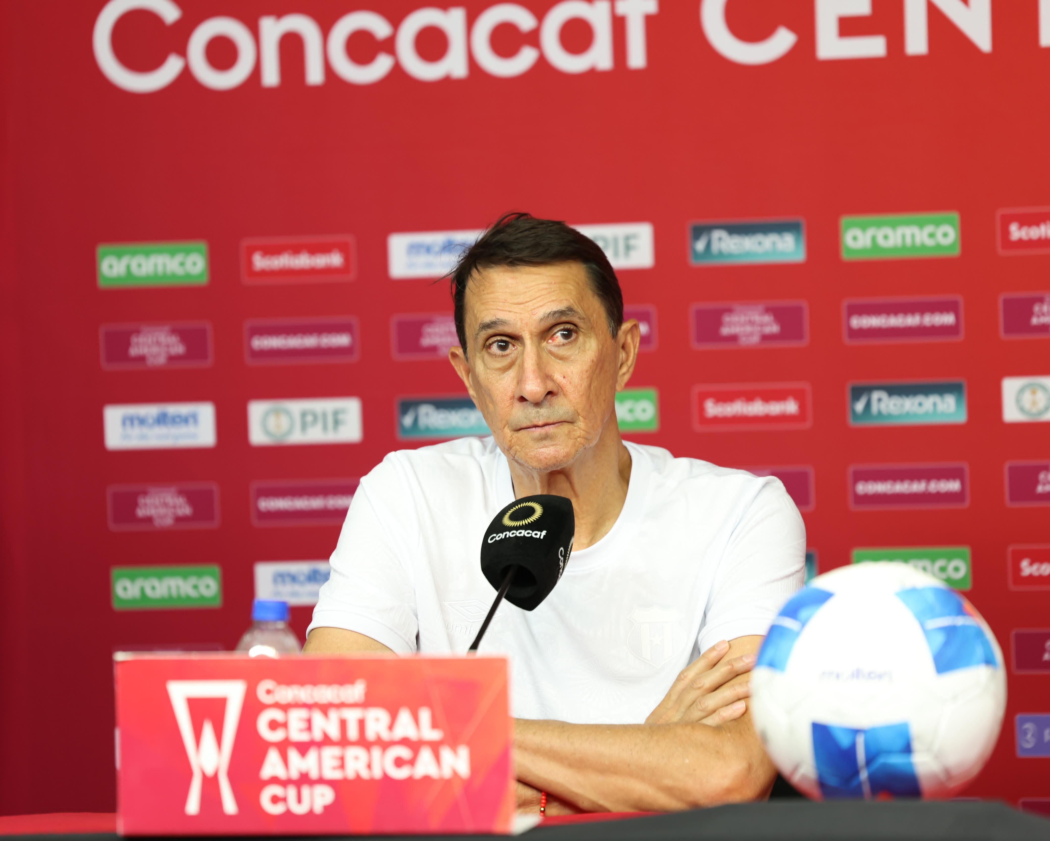 Alexandre Guimaraes tiene muy claro lo que Liga Deportiva Alajuelense debe hacer contra Antigua en el partido definitivo de la semifinal de la Copa Centroamericana de Concacaf.