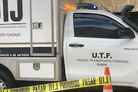 Sicario baja de un carro y ejecuta a hombre en un bar de La Fortuna