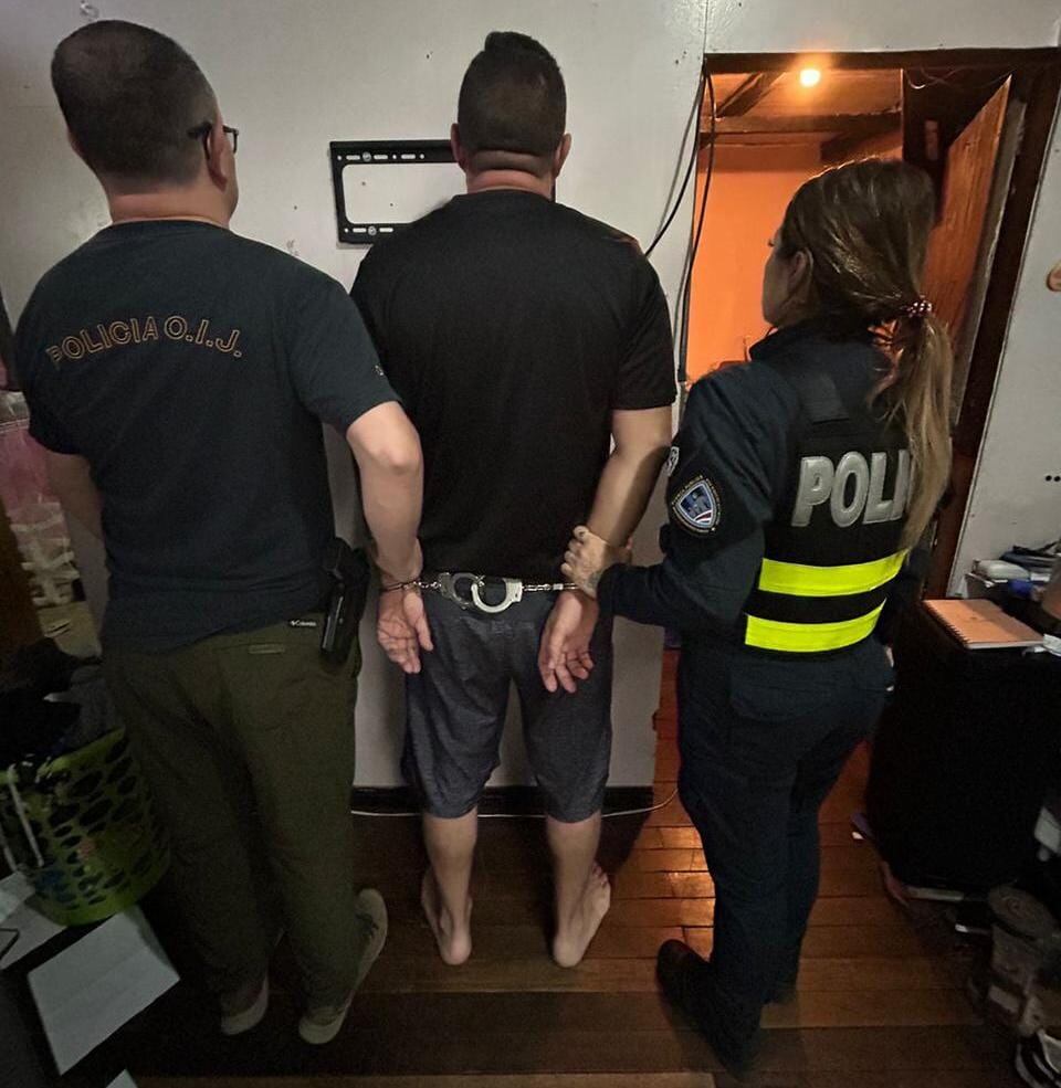 Un sujeto de apellido Cortés, de 36 años, es sospechoso de abuso sexual y creación de pornografía infantil. Foto: OIJ