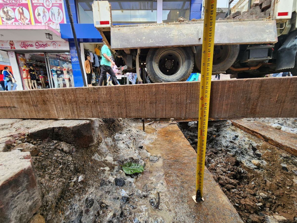 Estas vías estaban enterradas entre asfalto y cemento.