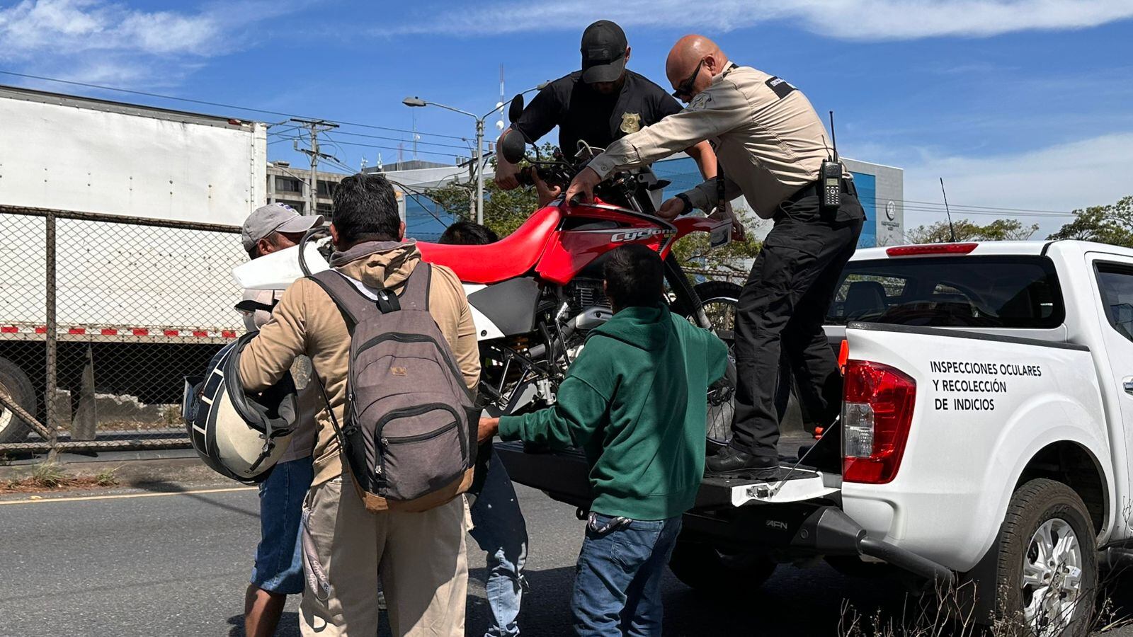 Accidente en el puente Juan Pablo II dejó una mujer fallecida. Fotos: Alonso Tenorio
