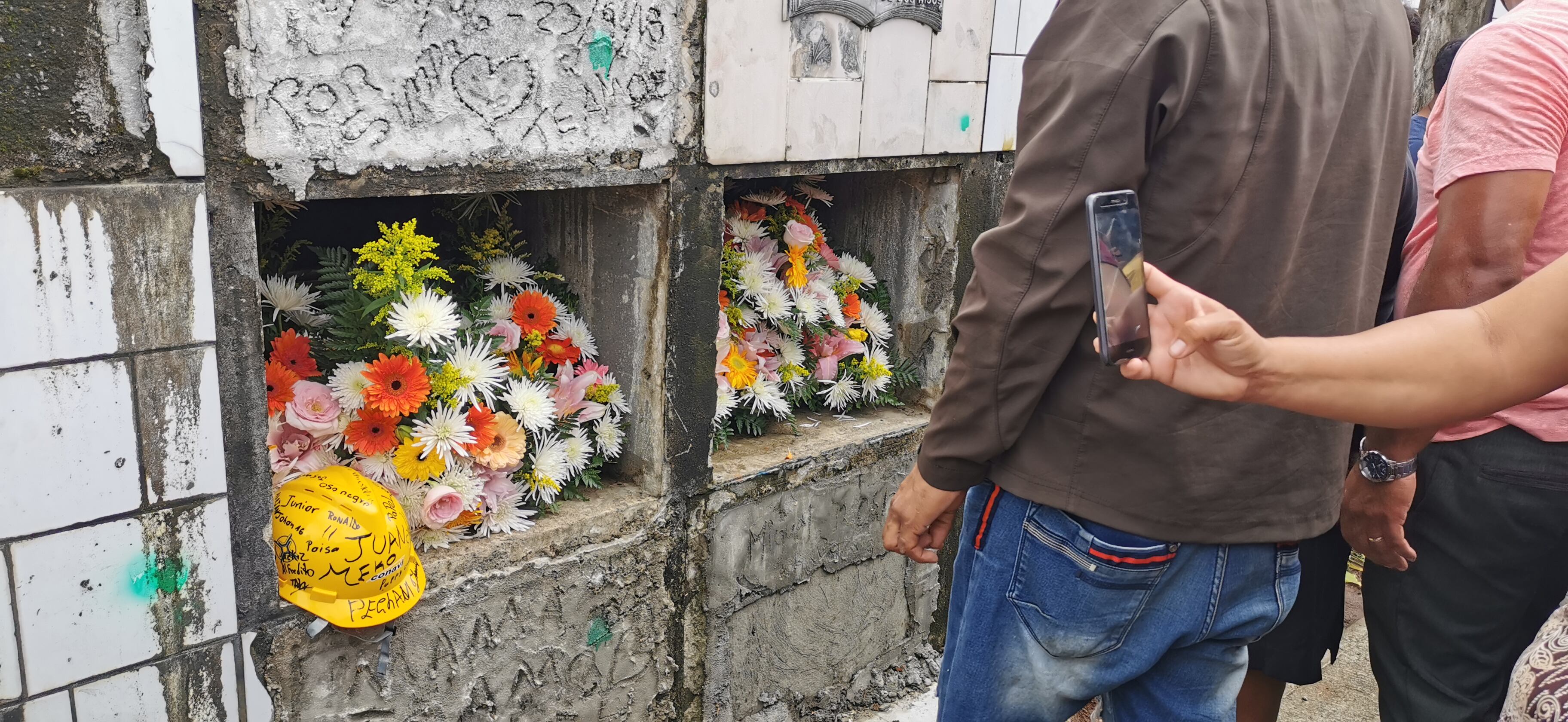 Funeral de la familia que falleció en accidente de tránsito en el cual cinco viajaban en una sola motocicleta en Guápiles. Foto Reyner Montero.
