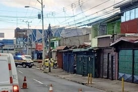 Hombre pierde la vida tras chocar violentamente contra un poste en San Sebastián