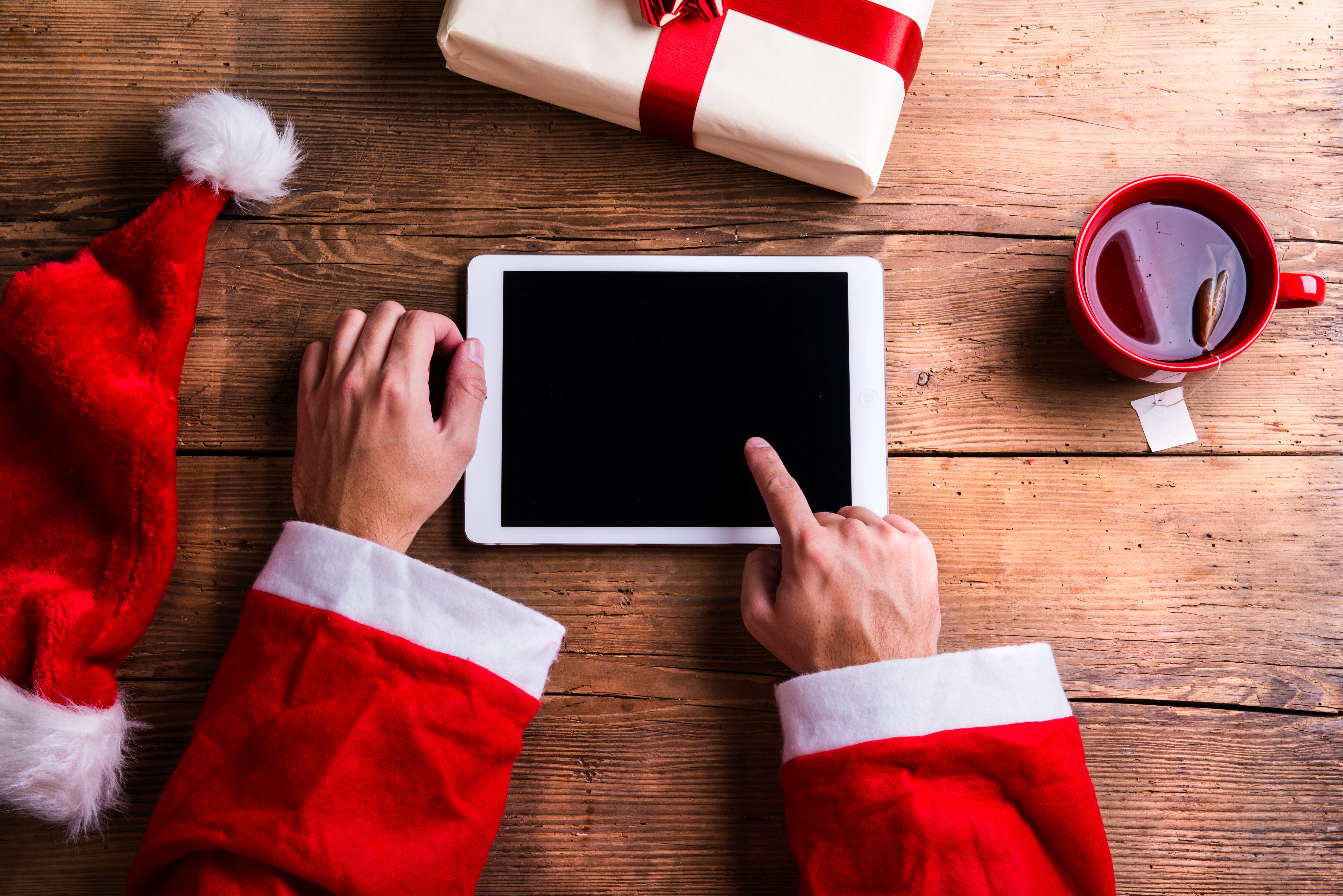 Santa cada vez usa más tecnología en los juguetes tradicionales que fabrica en el Polo Norte.