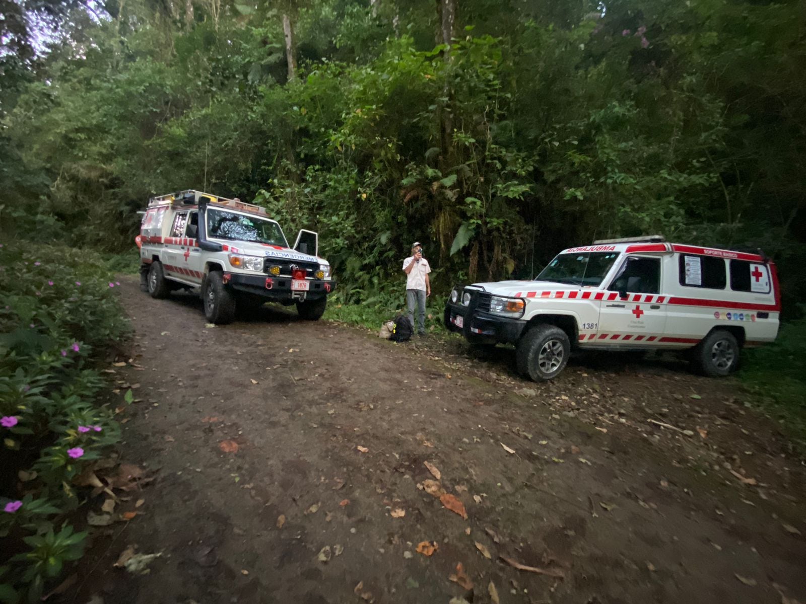 La señora se perdió tras separarse del grupo con el que ingresó a la montaña. Foto Cruz Roja.