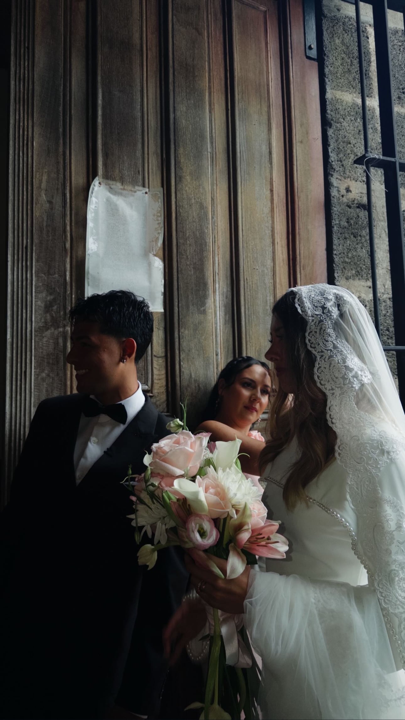Álvaro Zamora disfrutó de su boda junto a su esposa, Mariel Flores.su esposa
