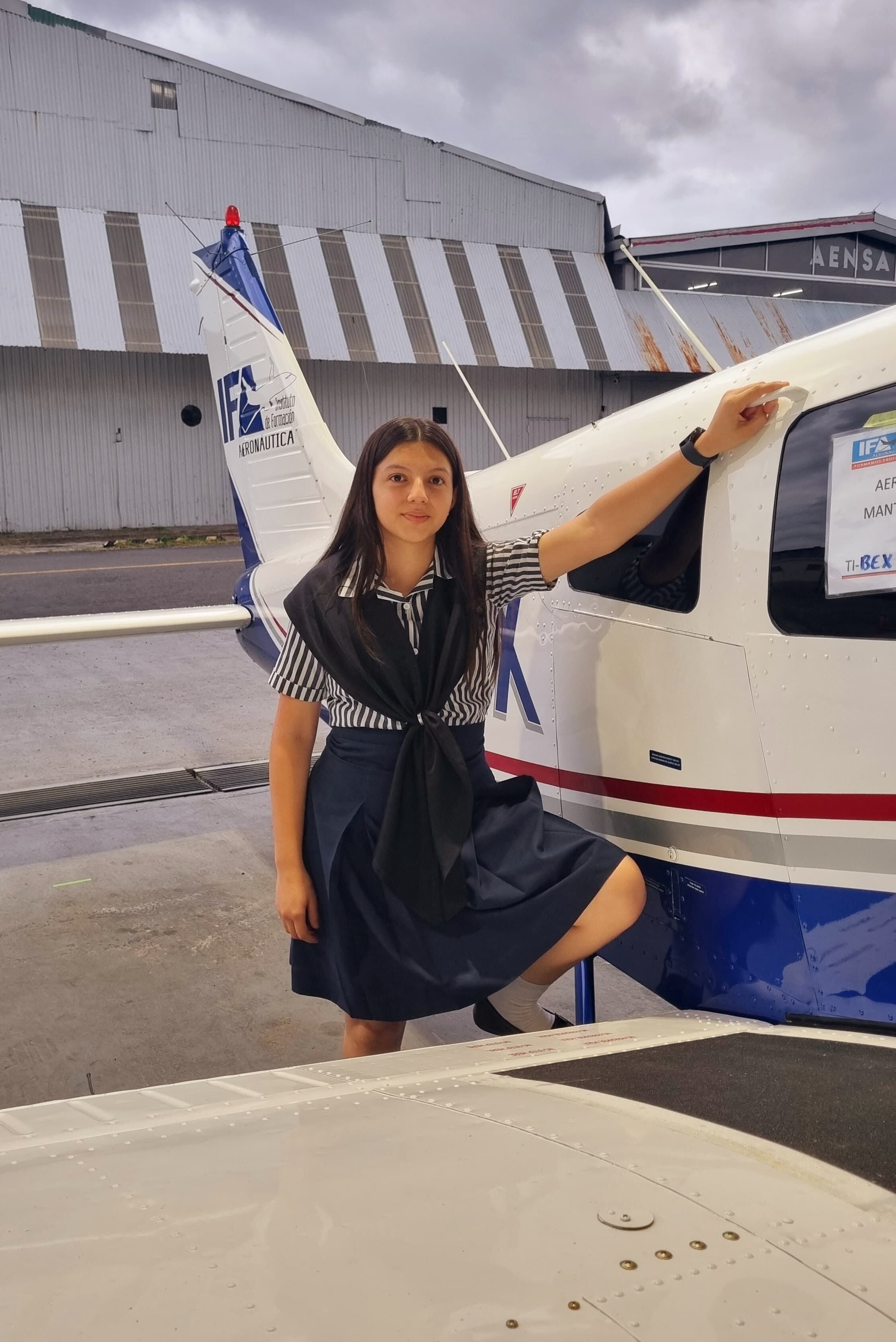 La futura piloto nacida en Chinandega, Yeimy Velásquez Arauz, nos confirma que está muy ilusionada con entrar el otro año a la universidad y así continuar conquistando el mundo y transformando sus sueños en realidad.