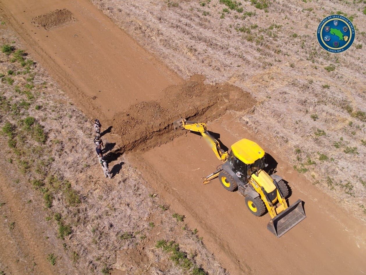 Servicio de Vigilancia Aérea destruye pista clandestina en Nandayure de Guanacaste. Foto MSP.