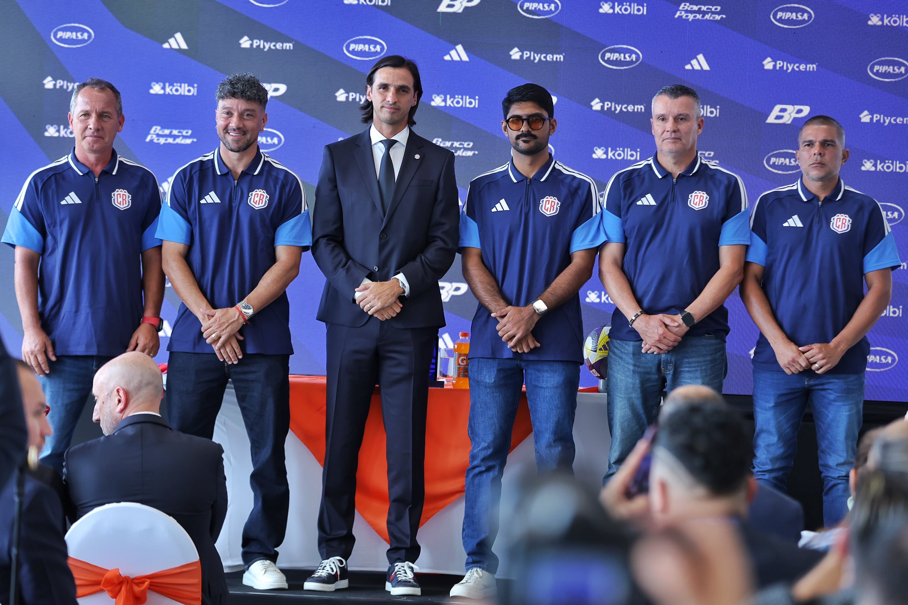 Presentación oficial de Bryan Ruiz como director técnico de la Selección Nacional de Acosta Rica (FCF) por parte del presidente Osael Maroto en las instalaciones del Banco Popular/ Foto John Durán