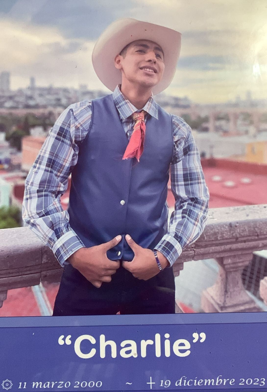 Carlos Betanzos, de 23 años, conocido como Charlie es el muchacho mexicano que murió en playa Linda de Matapalo de Quepos cuando fue jalado por una corriente. Foto: Henry Díaz, San Vito Televisión