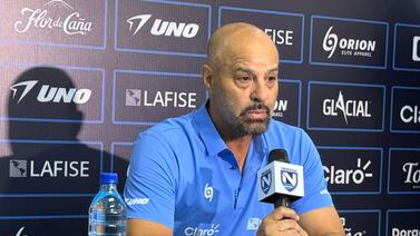 Técnico de Nicaragua se encendió solo y le tiró a todo el mundo en Costa Rica, desde el Piojo Herrera hasta a la prensa tica