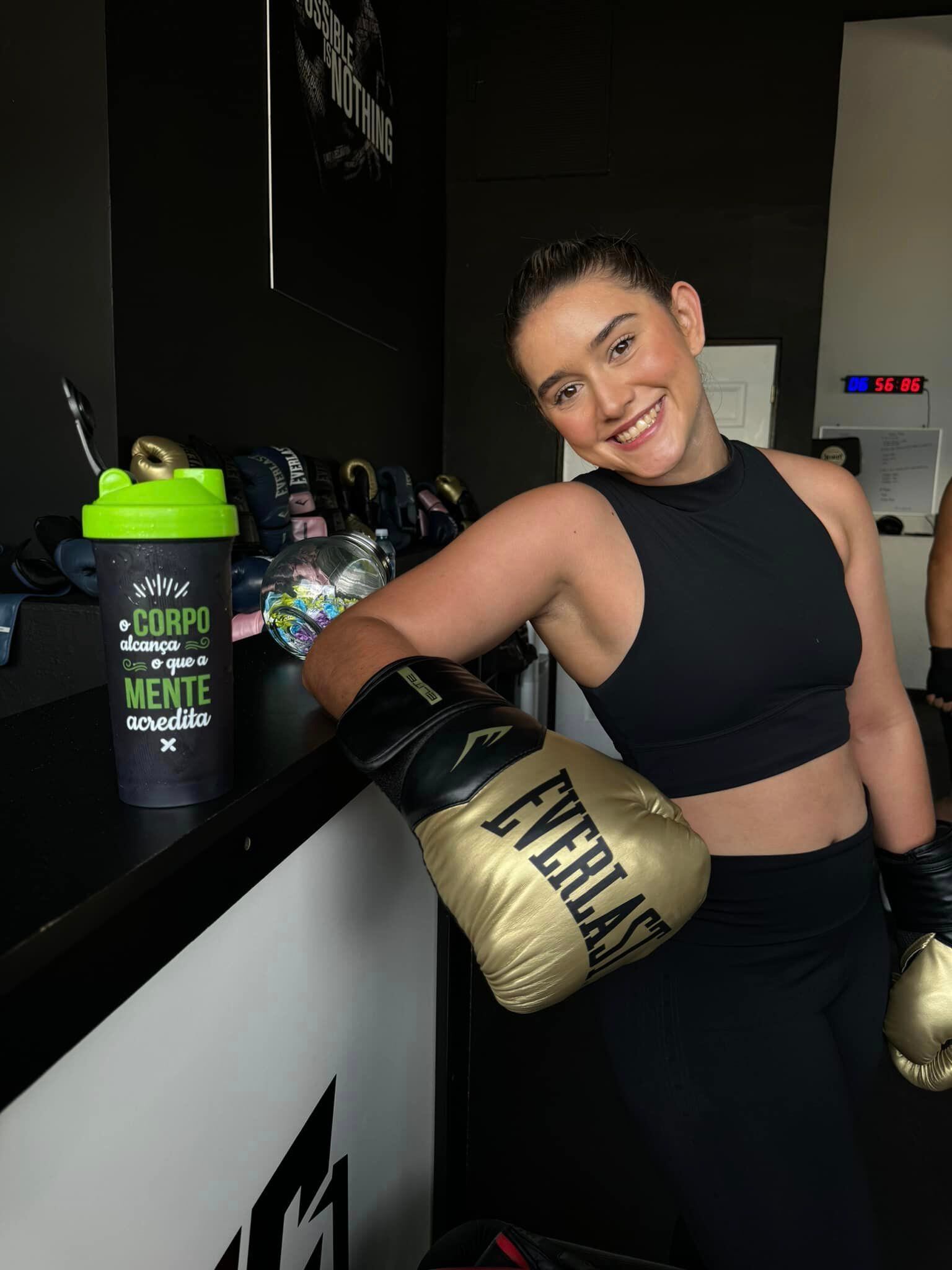 Sharon Corrales, boxeo, futbolista