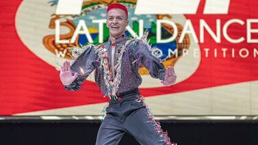 Bailarín que Teletica excluyó de Mira quién baila 2025 hace historia en Argentina