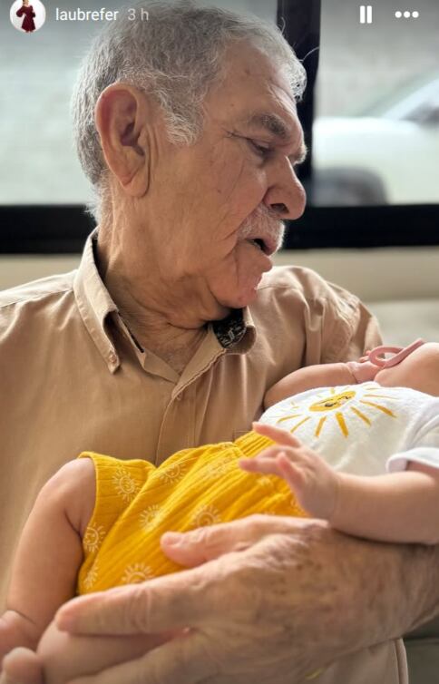 Periodista Laura Brenes, su abuelito y su hija Sol.