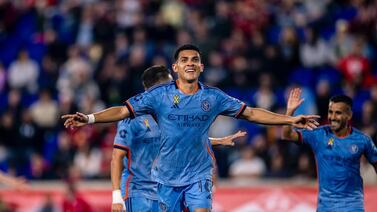 Alonso Martínez recibió con mucho agrado la visita de un excompañero en Puntarenas FC