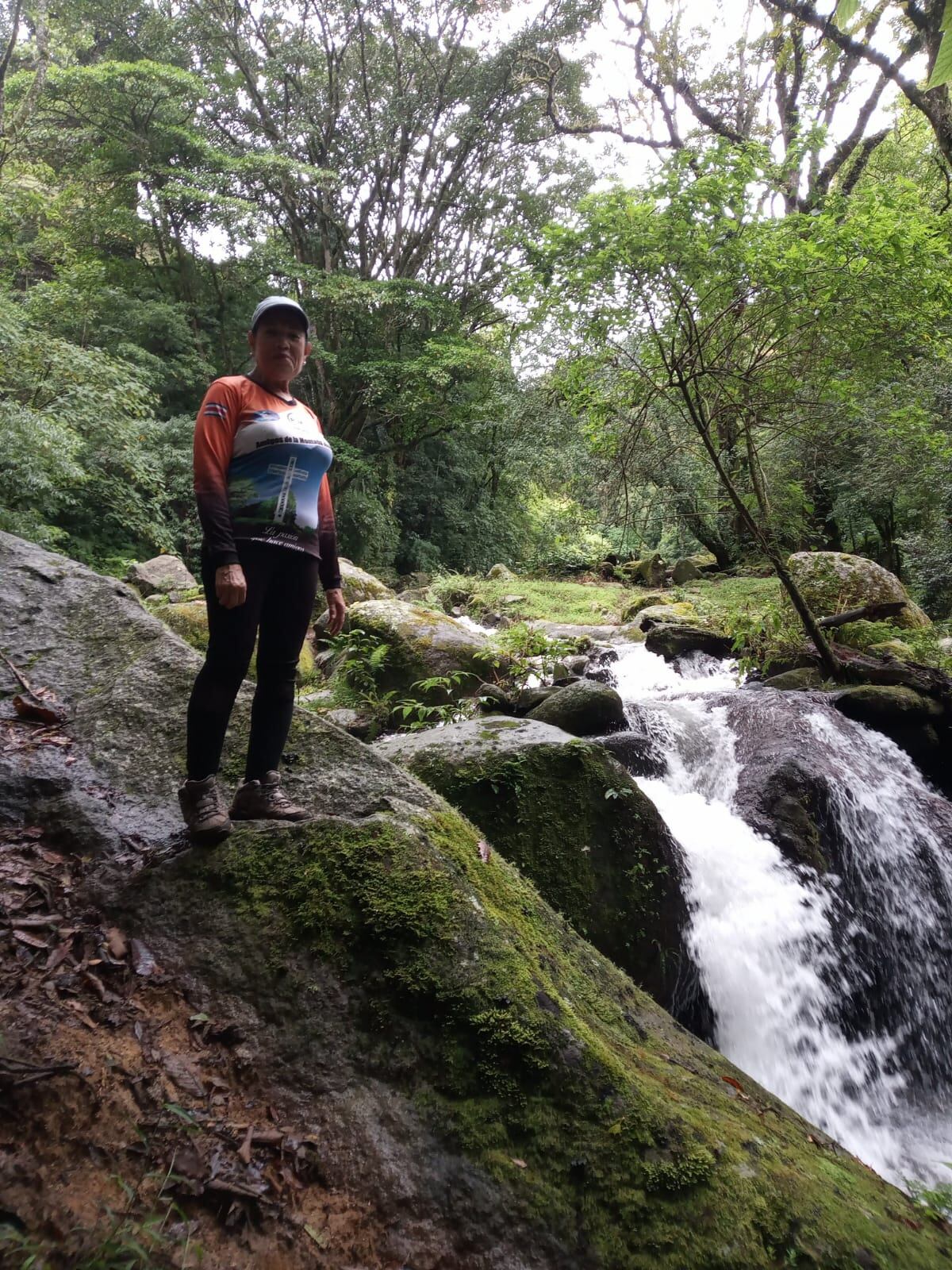 Dinorah Mesén aprovechó para tomarse esta fotografía en Los Chorritos del río Agres.