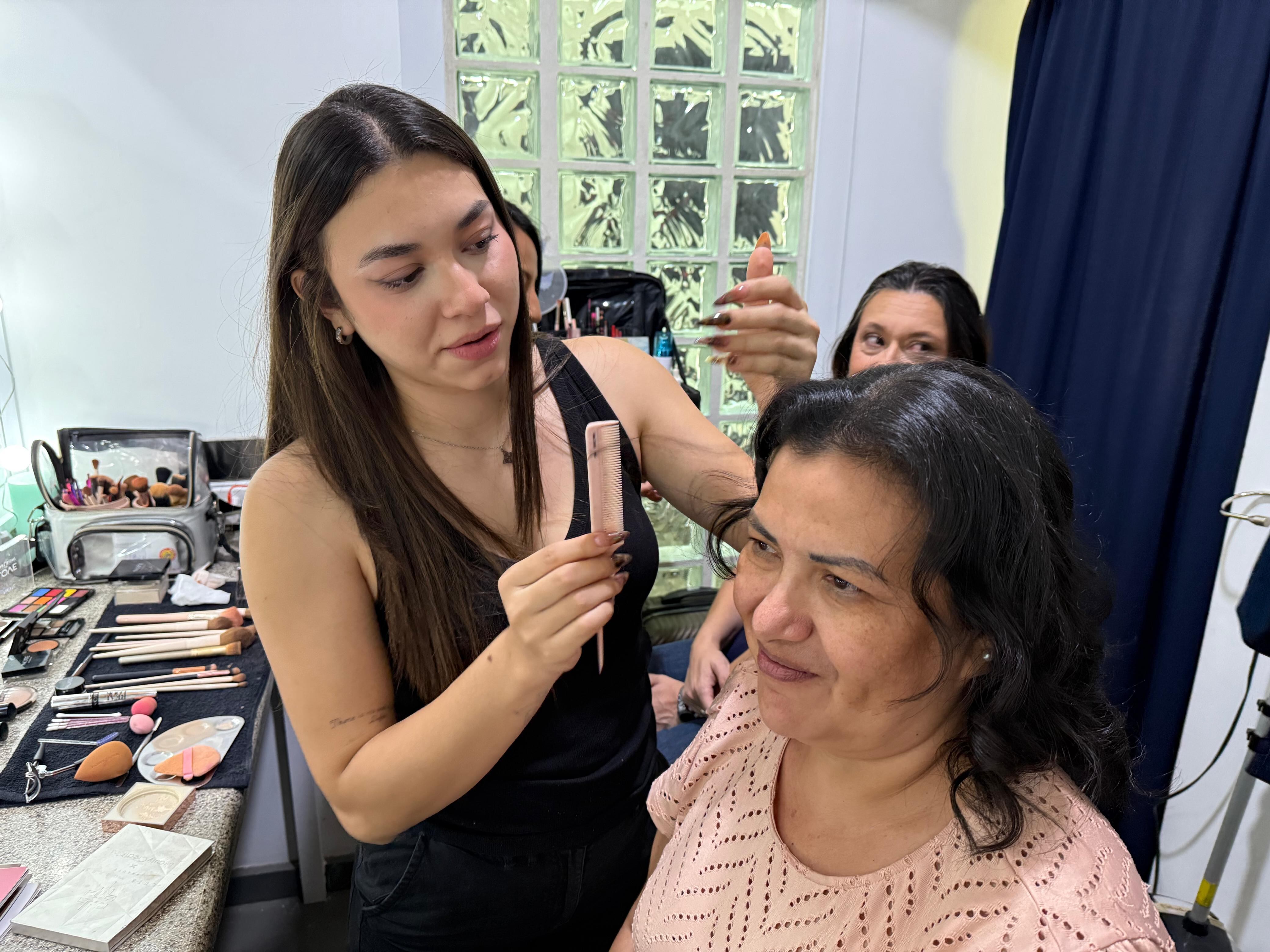 ¡Gracias mamá! Fue la promoción para el Día de la Madre 2025 en la cual La Teja rindió homenaje a 4 mamitas, dándoles regalos de patrocinadores y dándoles una experiencia Perfil ya que saldrán en la revista Perfil de setiembre del 2025. El martes 12 de agosto del 2025 vivieron un día de alegría, regalos y sorpresas.