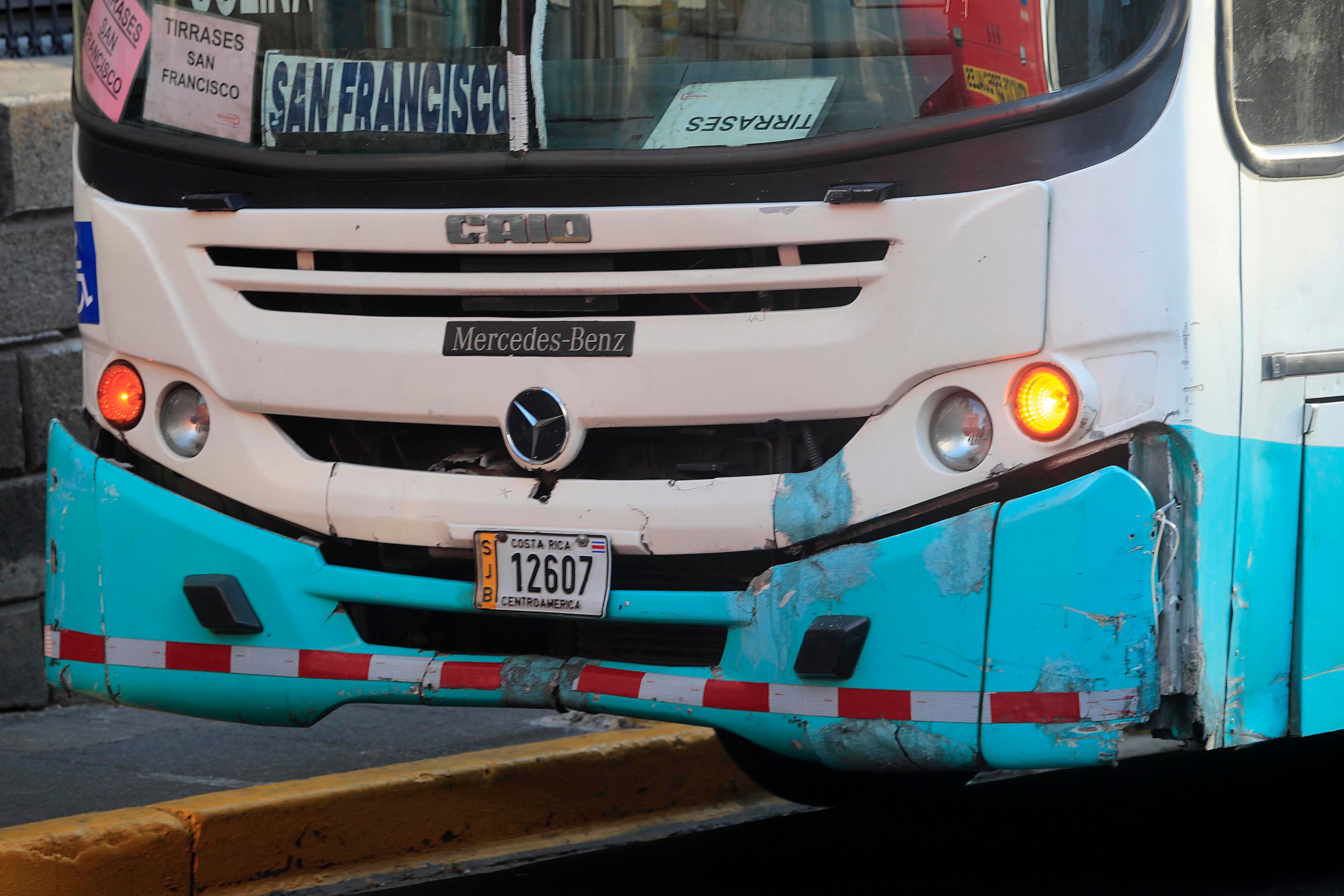26/01/2023     San José. Buses en mal estado, sin basureros, sucios y poco confortables. Así son las unidades de transporte público que todos los días mueven a miles de pasajeros en la Gran Area Metropolitana. Mientras que el Consejo Técnico de Público (CTP) sigue sin hacer cumplir las normas a los autobuseros.