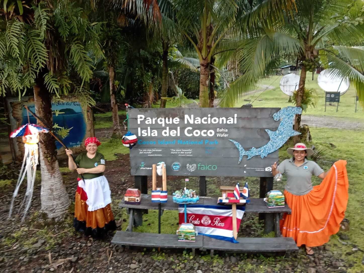 El Parque Nacional Isla del Coco no se quedó sin celebrar las fiestas patrias y al mejor estilo tico, celebraron los 203 años de independencia. Foto: Olger Soto Castro.