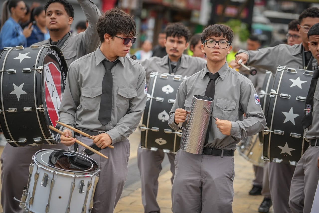 calle 9 de San José, conocida como el Paseo de los Estudiantes, un sitio que este lunes volvió a llenarse de vida cuando más de mil estudiantes recorrieron el mismo camino que hace más de un siglo otros jóvenes convirtieron en símbolo de libertad.