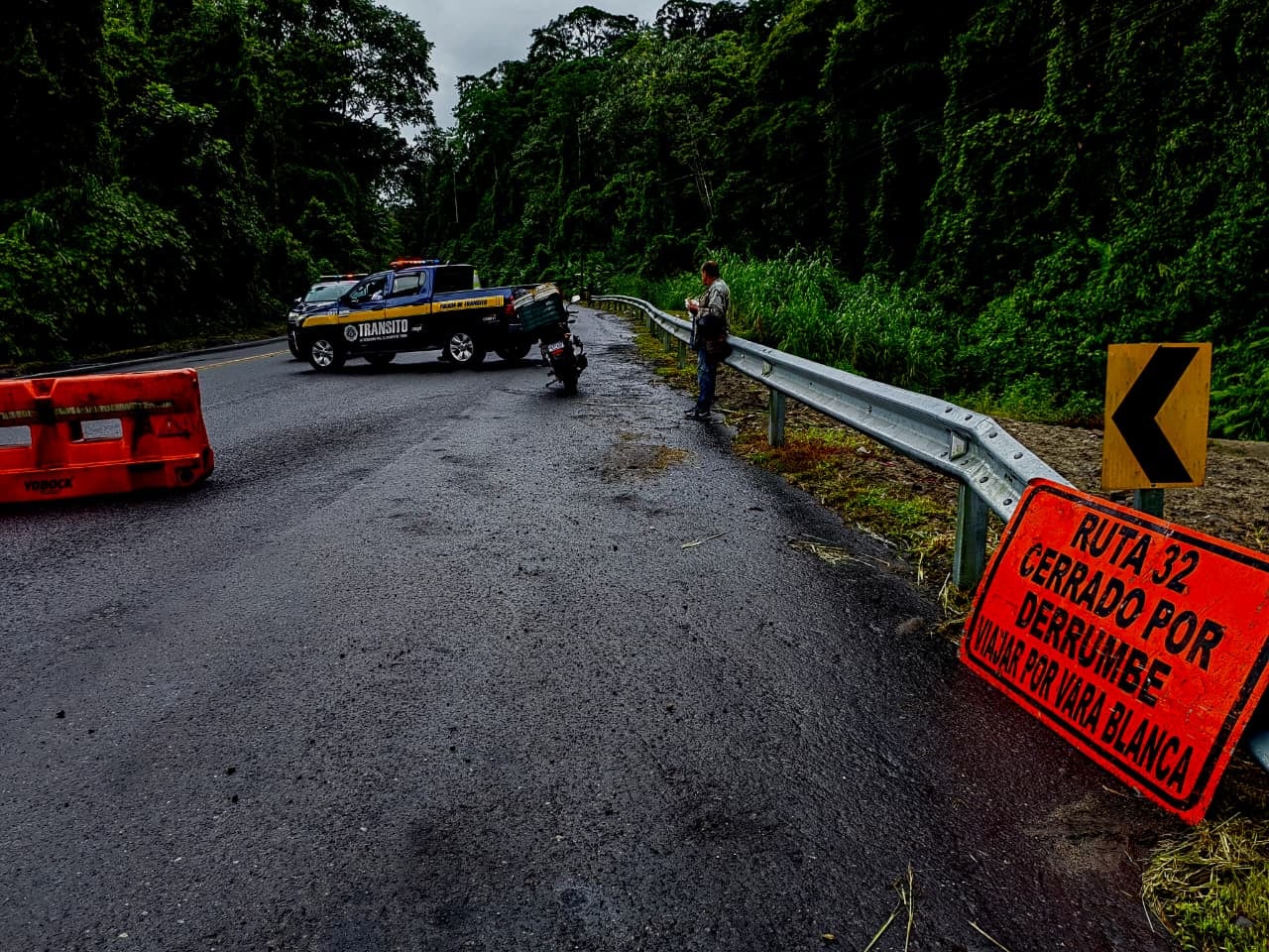 El MOPT anunció el cierre temporal de la ruta 32.
