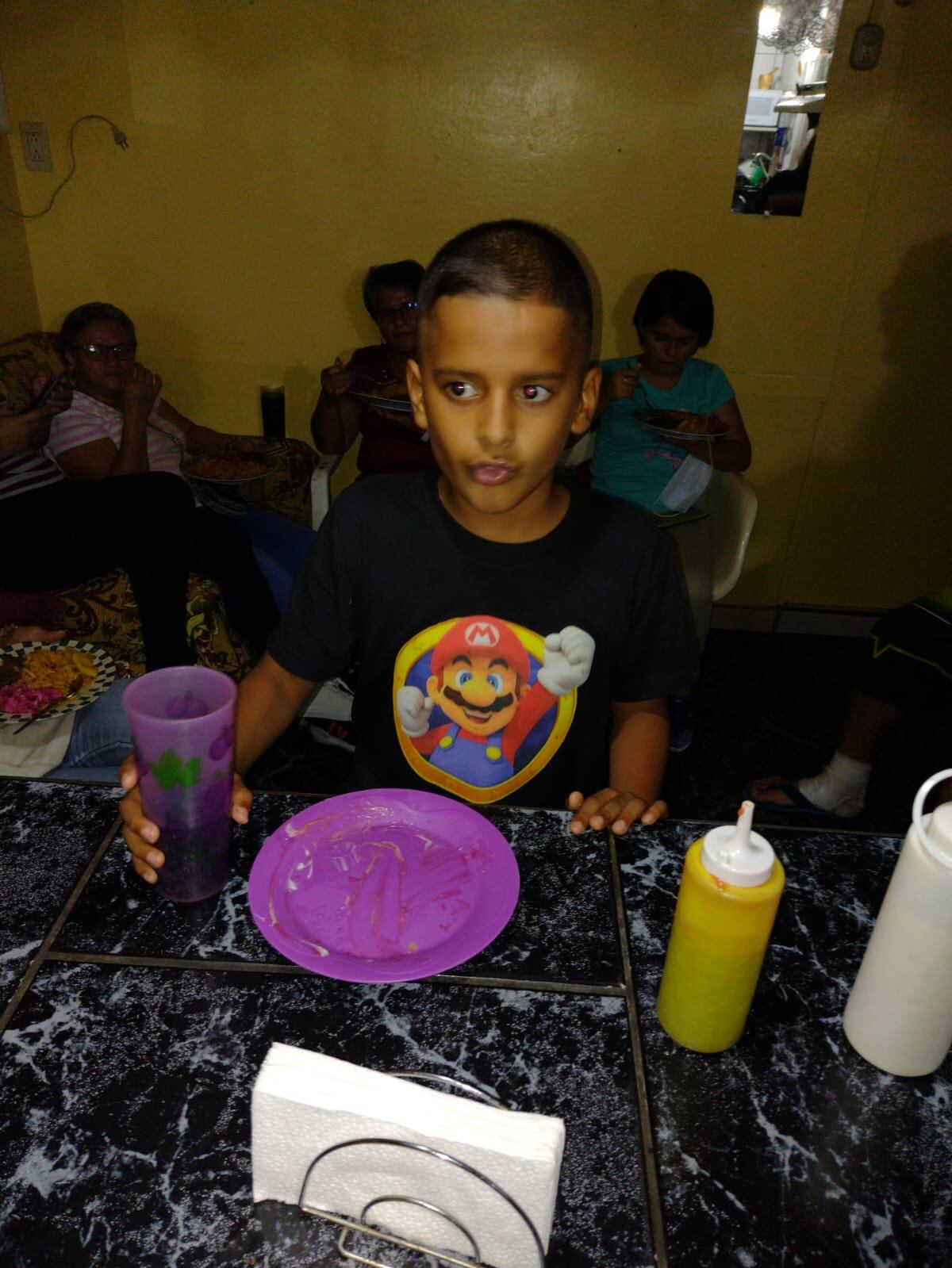 Doña Andrea Cecilia Delgado González, estuvo con sus tres hijos en Cuba desde febrero pasado, por eso le da gracias a Dios de estar ya en su amada Costa Rica