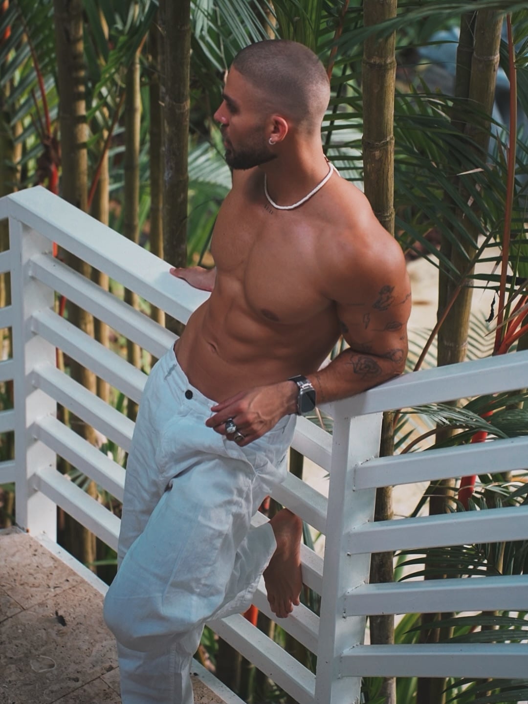 Jesse del Valle, modelo y presentador costarricense.