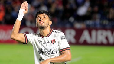 Johan Venegas de Alajuelense deberá esperar más tiempo para incorporarse al equipor por una recaída