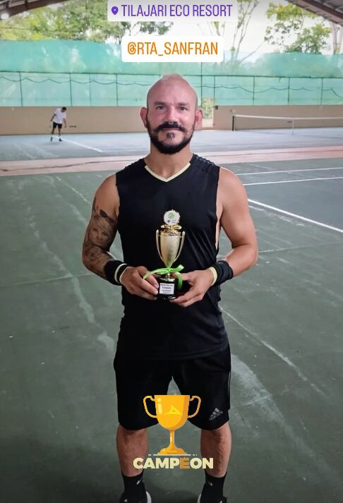 El exdelantero Esteban Ramírez ganó un torneo de tenis en San Carlos. Instagram Esteban Ramírez.