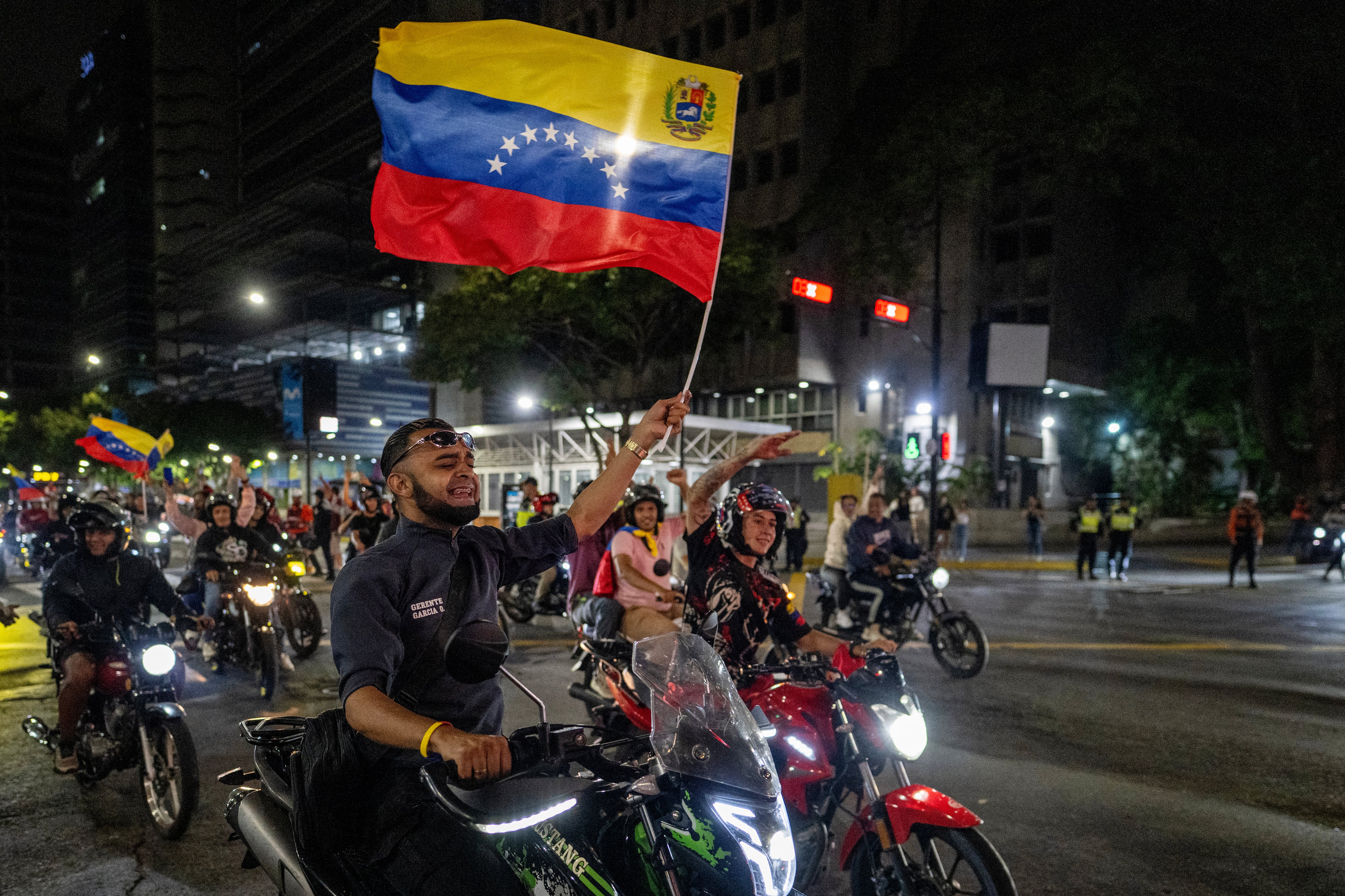 Venezolanos celebraron la victoria del clásico de béisbol, ante Estados Unidos. Foto: AFP.