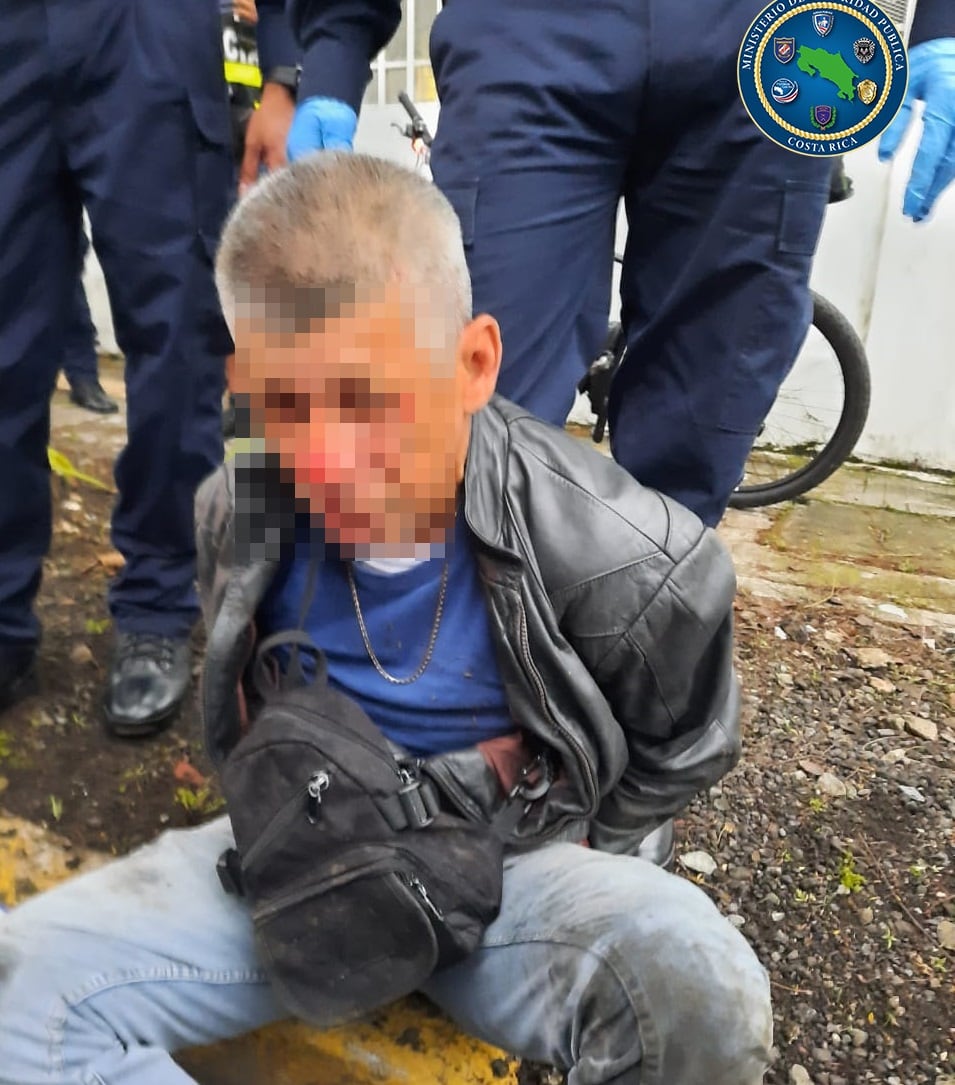 Fuerza Pública detiene a hombre de apellido Rojas sospechoso de asaltar a chancero en San José. Foto MSP.