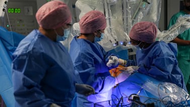 Así se preparan los cirujanos del futuro para operar con tecnología robótica