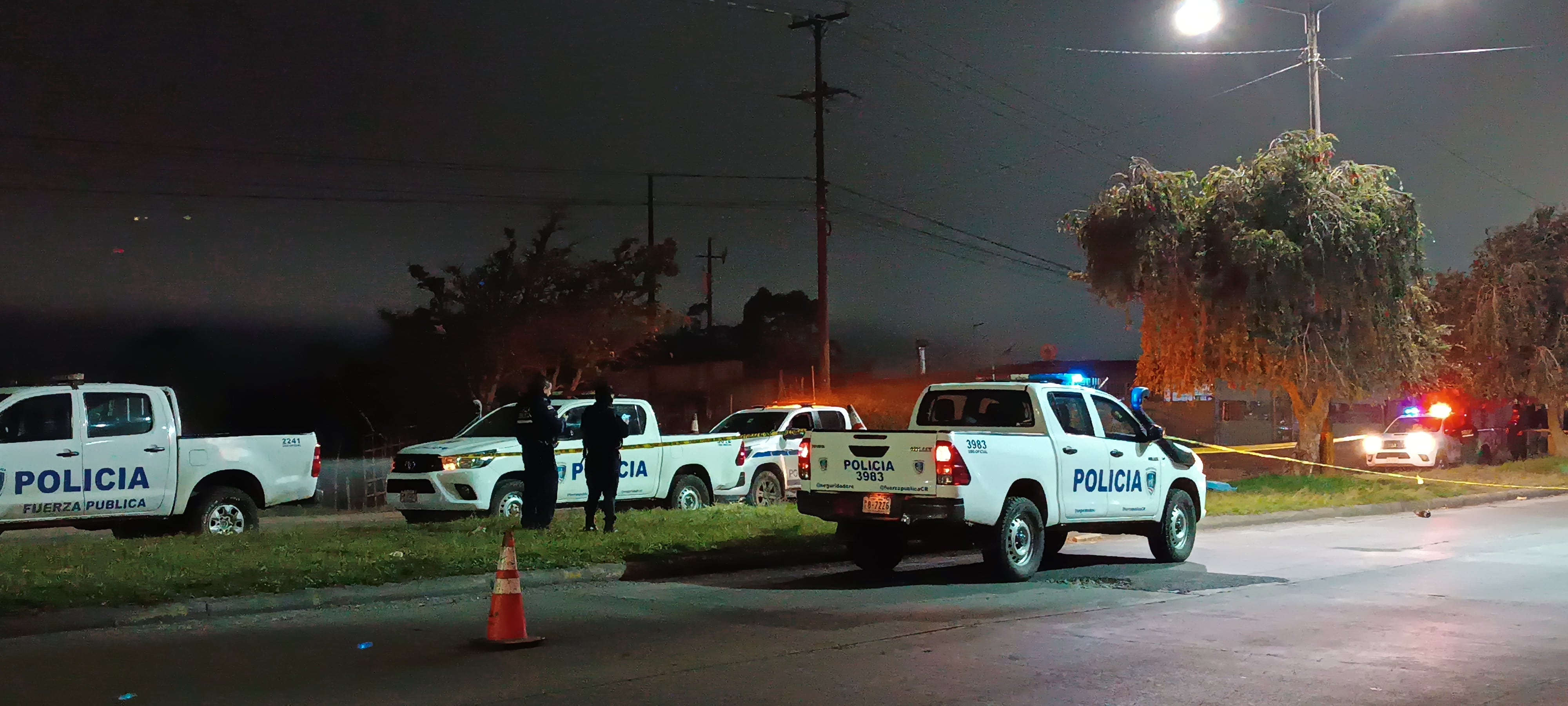Agentes del Organismo de Investigación Judicial y Fuerza Pública realizaron el levantamiento del cuerpo y la recolección de indicios tras una balacera ocurrida cerca del Paseo Metrópoli, en Cartago.