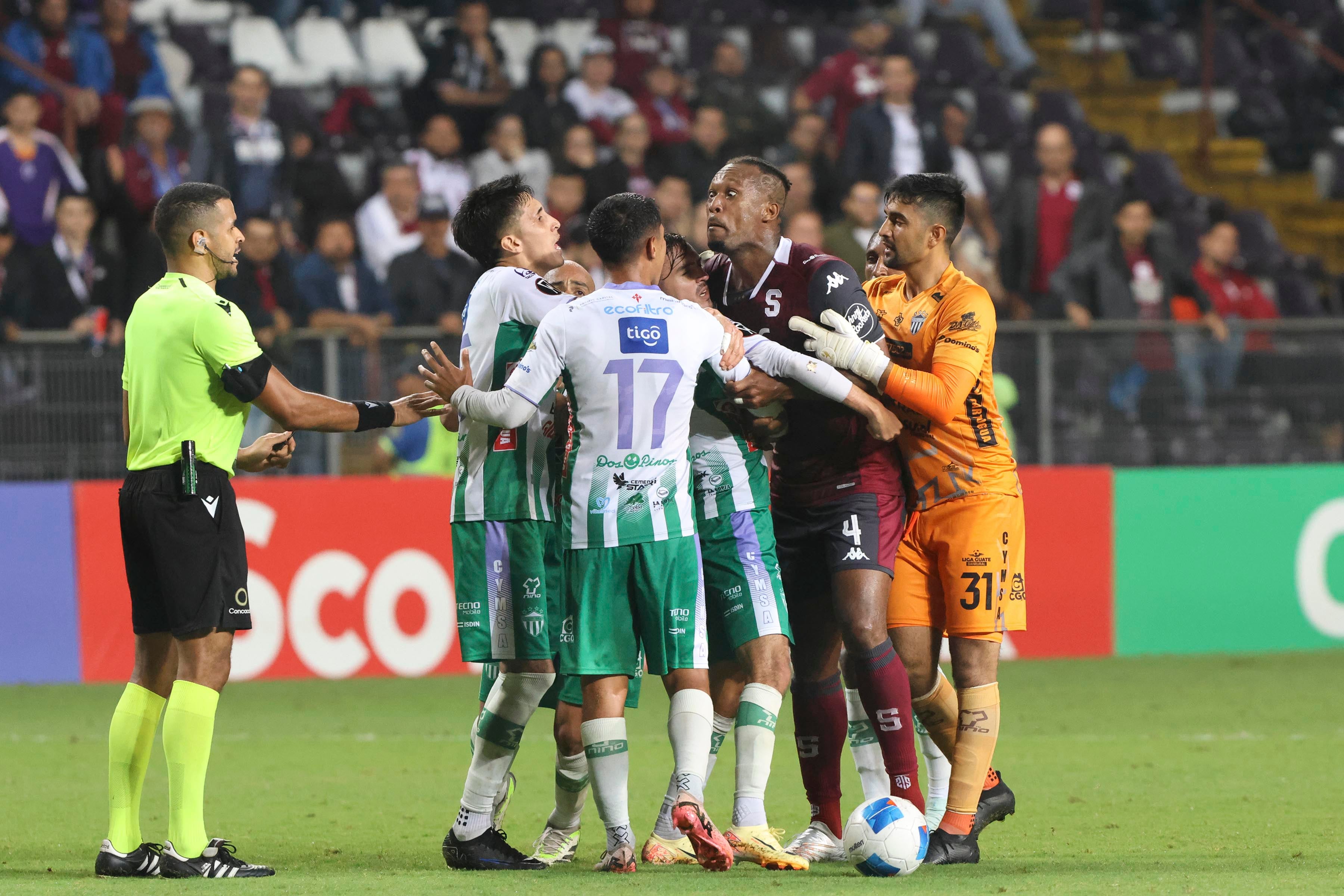 Saprissa vs Antigua