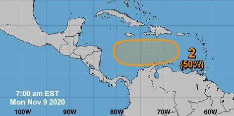 Onda tropical número 52 se forma en el Caribe y podría afectar al país en el próximo fin de semana. Foto Centro Nacional de Huracanes.