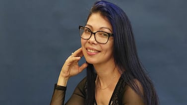 De dormir con cartones en las calles de San José a ser una artista del color en el cabello de las mujeres