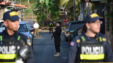 Hombre mata de múltiples puñaladas a su pareja y la deja en el cuarto de una casa