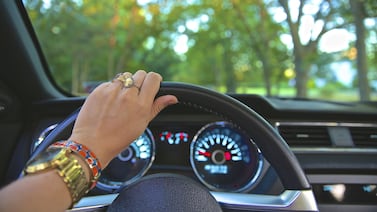 ¿Su carro patina al acelerar? Podría ser el clutch y esto le va a salir caro