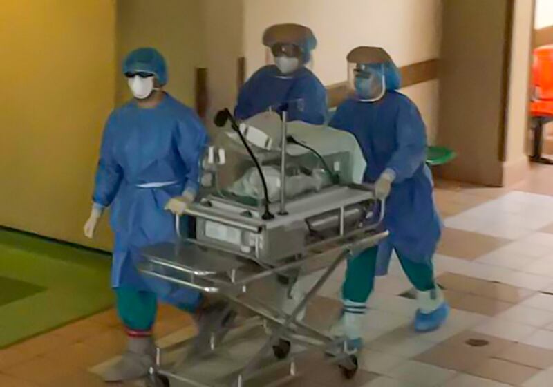 El hospital San Juan de Dios informó que este martes, al ser las 9.48 a.m., llevó a cabo con éxito la segunda cesárea de una madre positiva por Covid-19. La niña se llama Emma y es de Alajuelita.