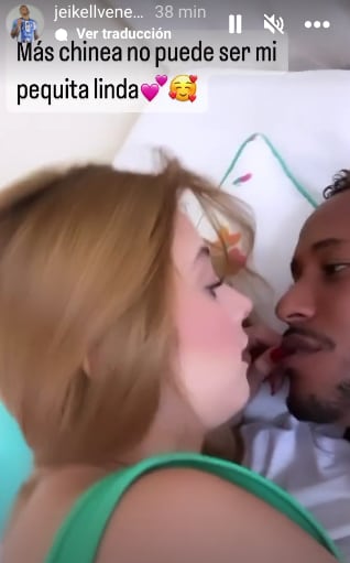 El delantero del Cartaginés y la modelo se mostraron muy cariñosos en redes sociales.