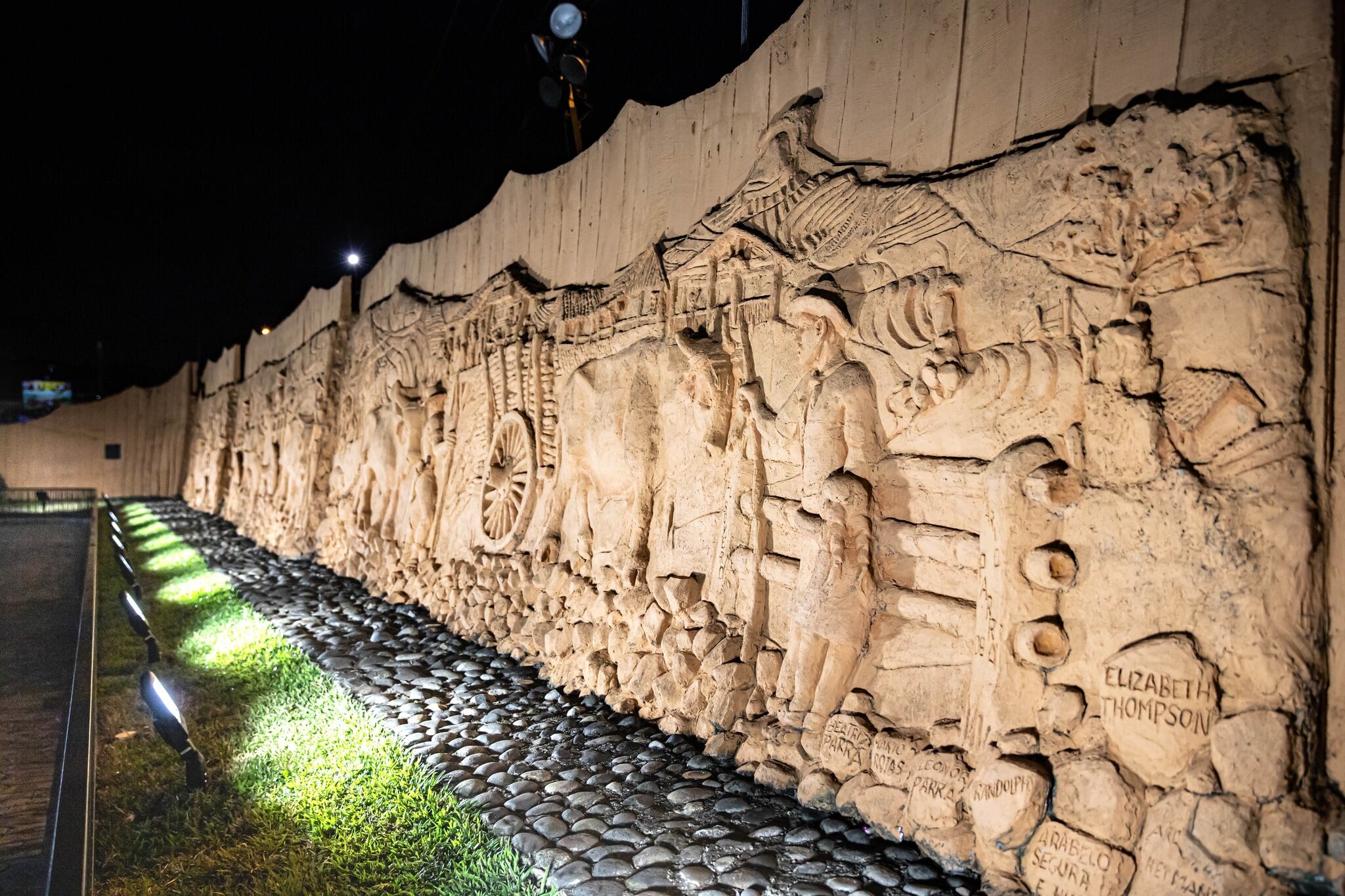 Remodelan la plaza del boyero en Escazú