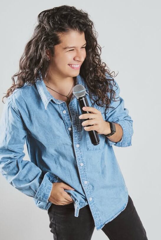 Davis Núñez, humorista